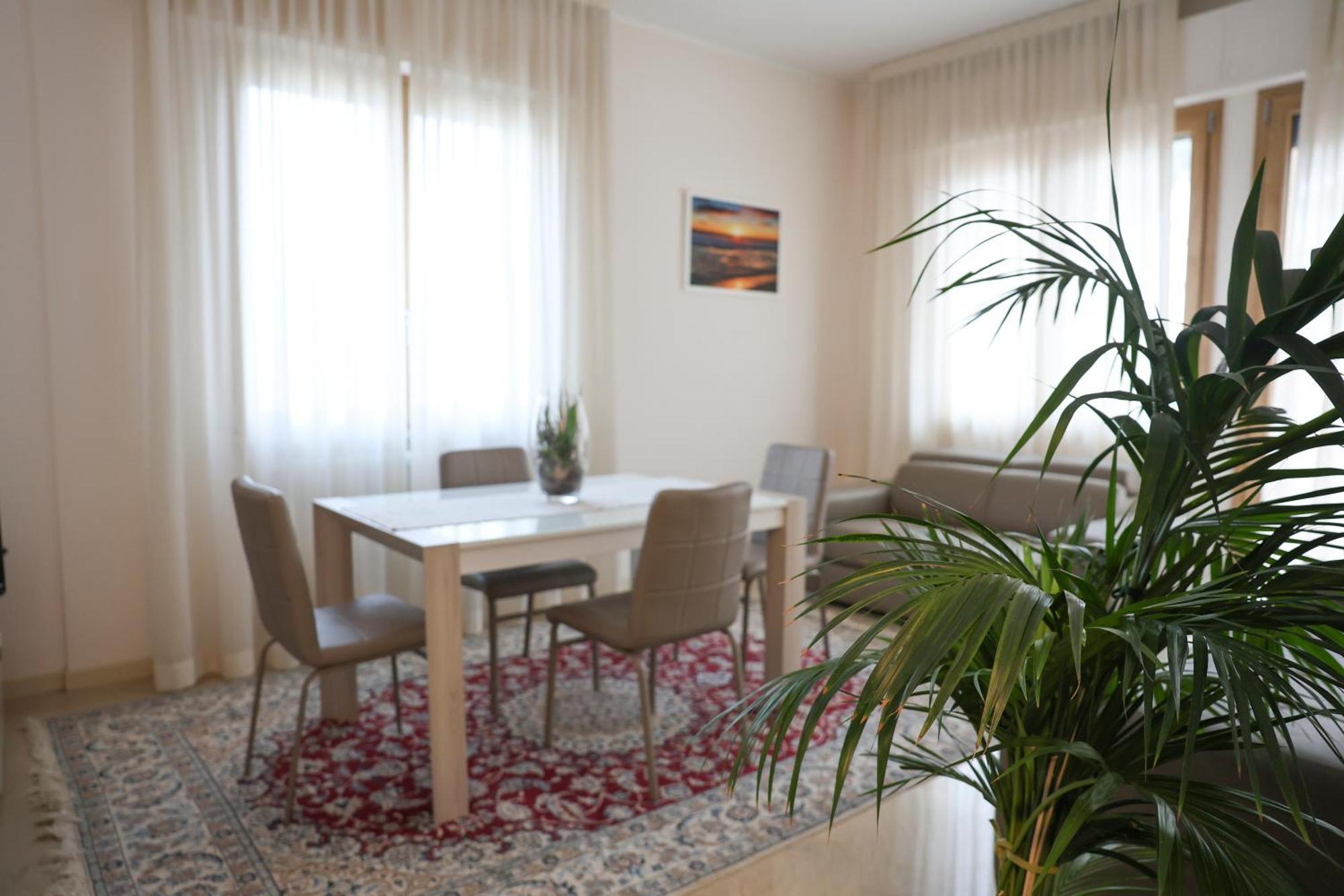 Blancohouse - Berto Luxury Rimini Centro Storico Apartment Luaran gambar