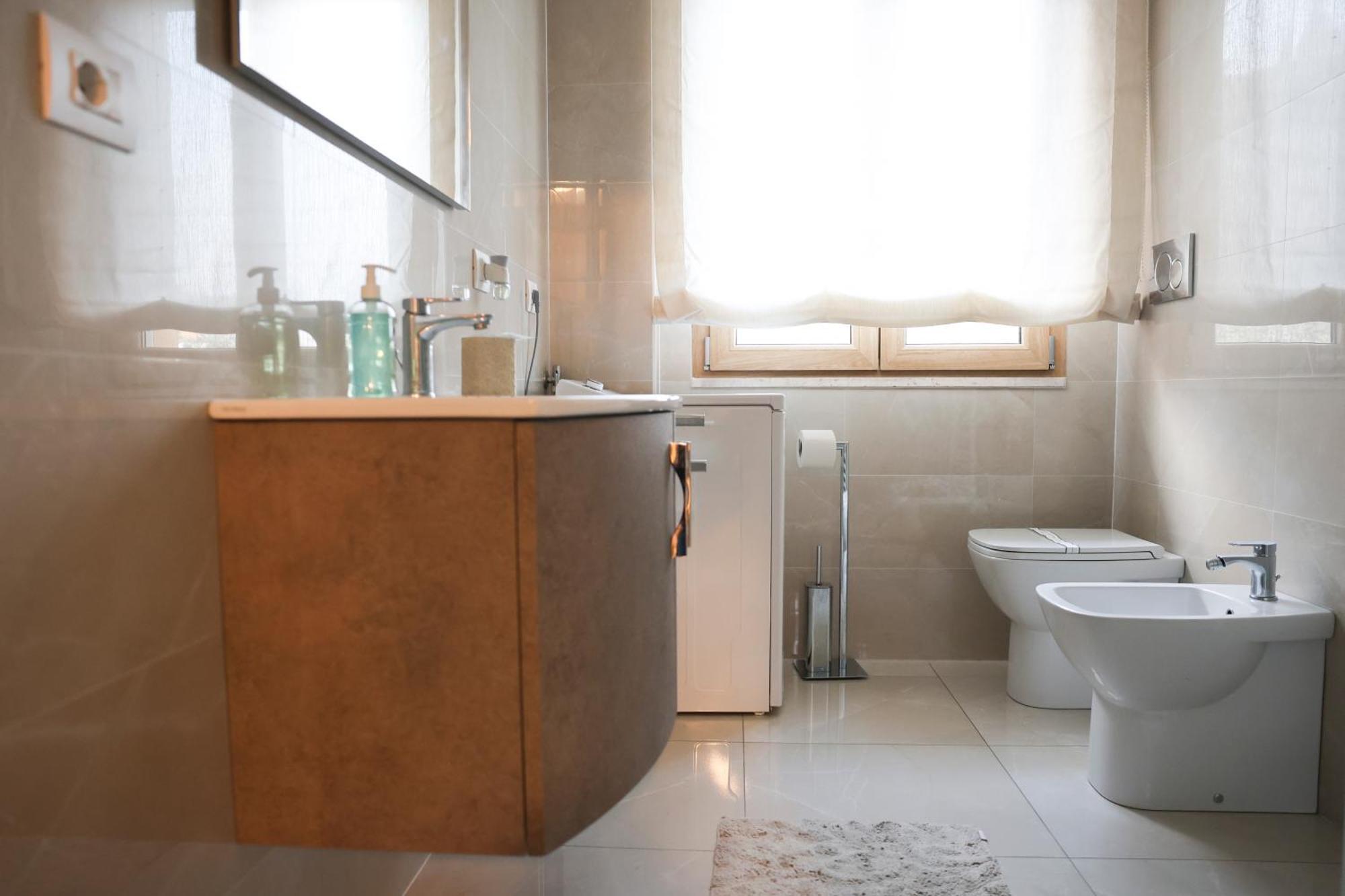 Blancohouse - Berto Luxury Rimini Centro Storico Apartment Luaran gambar