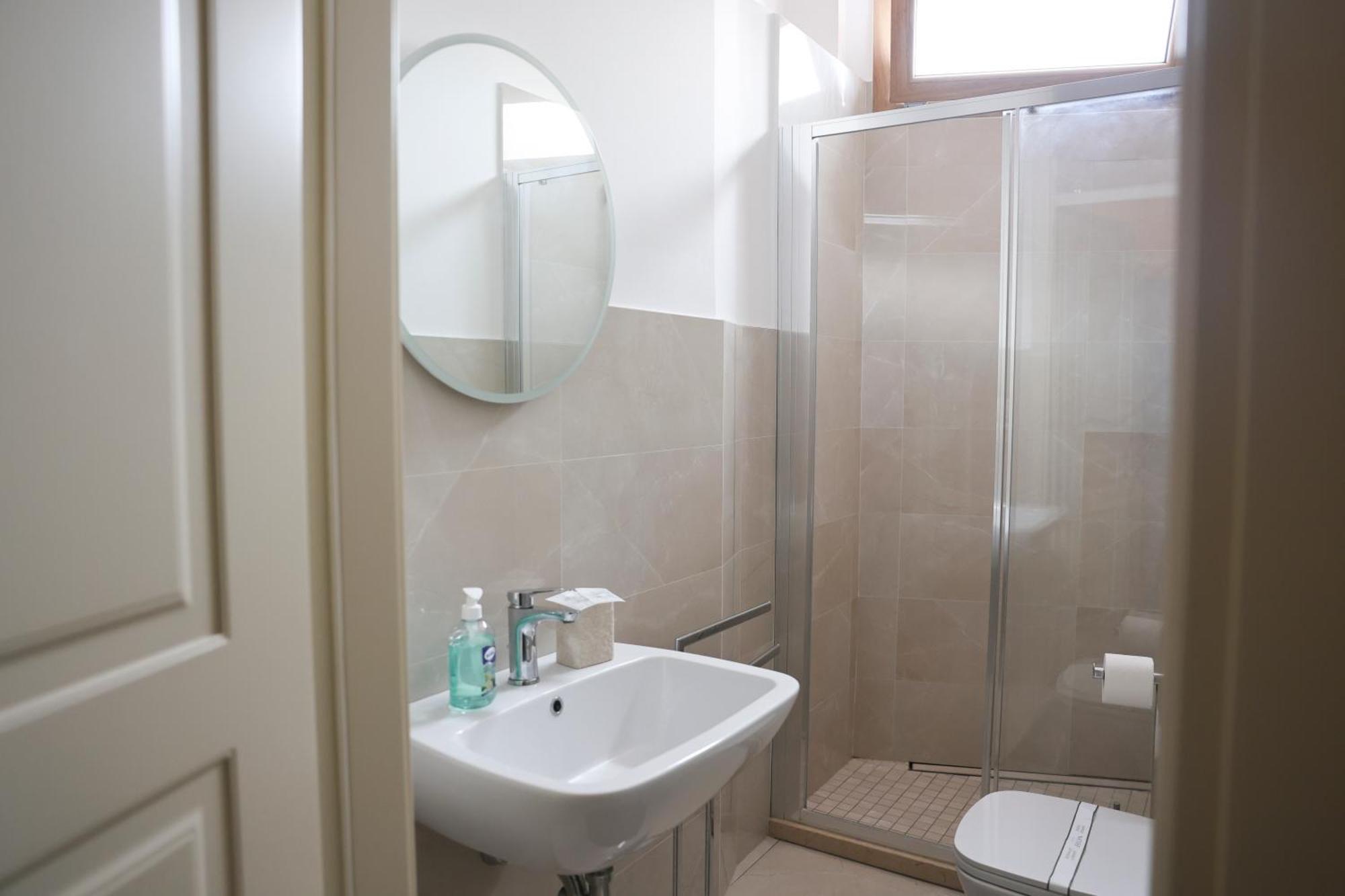 Blancohouse - Berto Luxury Rimini Centro Storico Apartment Luaran gambar