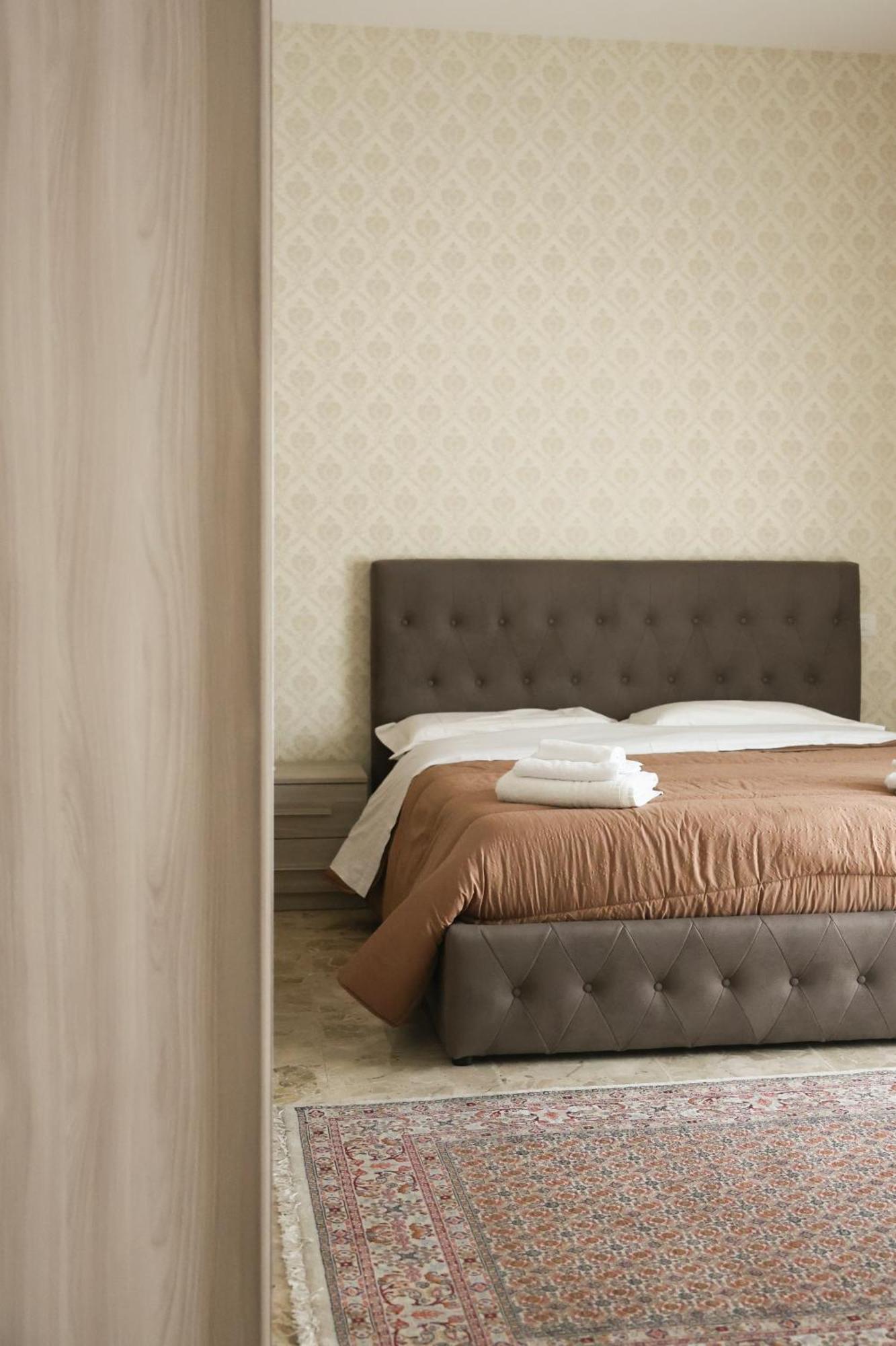 Blancohouse - Berto Luxury Rimini Centro Storico Apartment Luaran gambar