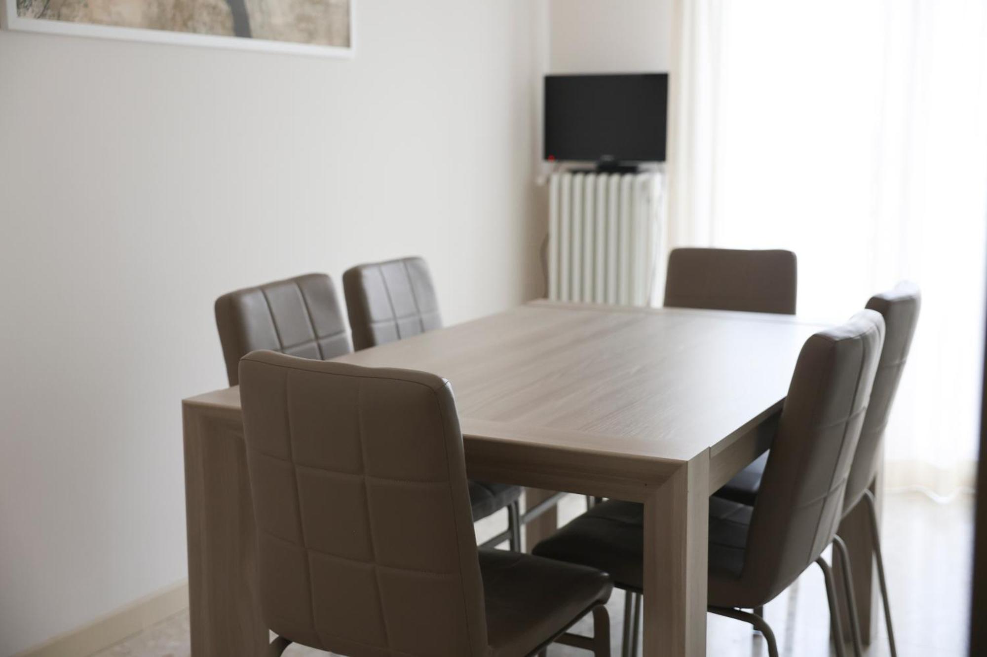 Blancohouse - Berto Luxury Rimini Centro Storico Apartment Luaran gambar