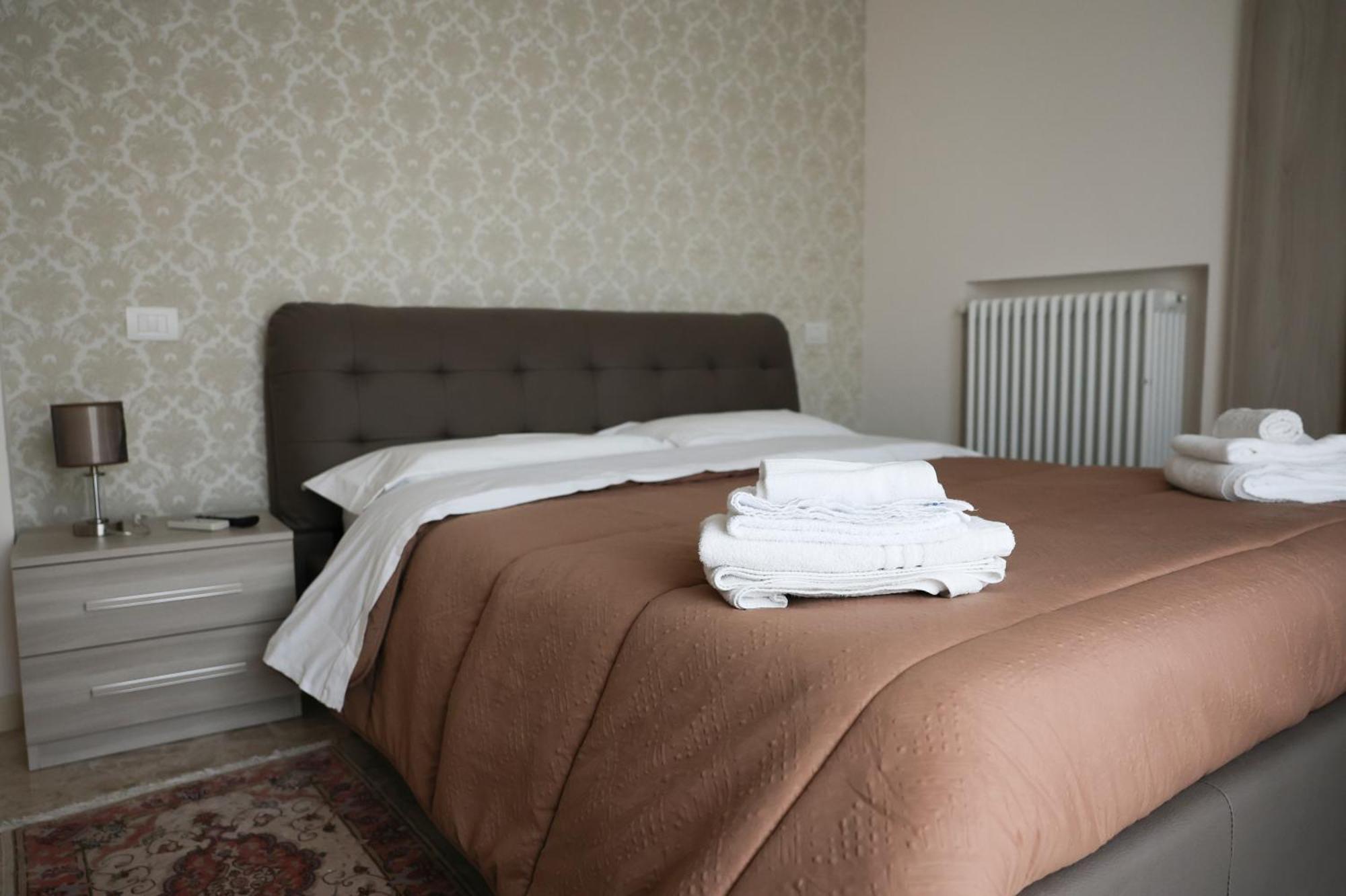 Blancohouse - Berto Luxury Rimini Centro Storico Apartment Luaran gambar